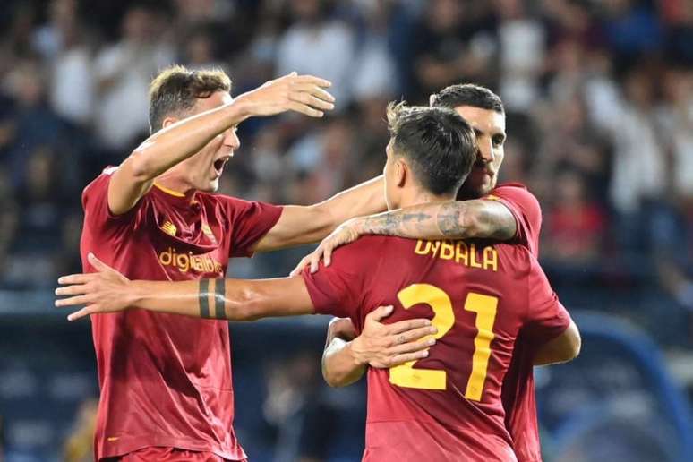 Roma enfrenta o HJK na Europa League (Foto: Alberto PIZZOLI / AFP)