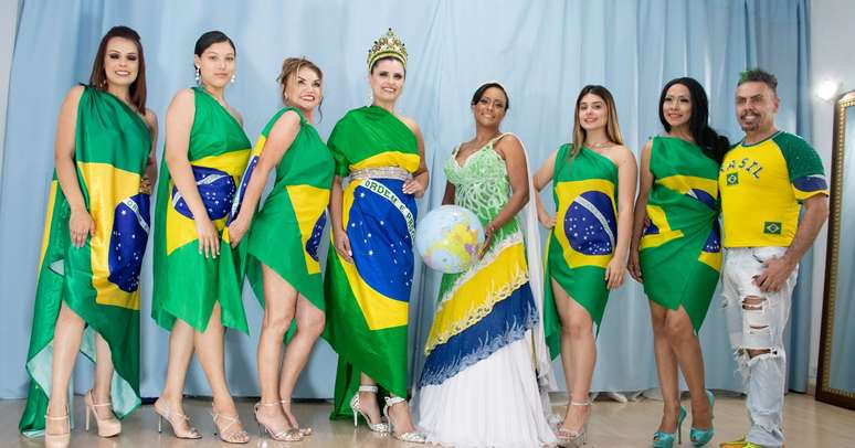 Vestidas para torcer pelo hexa da Seleção: a bandeira do Brasil virou moda