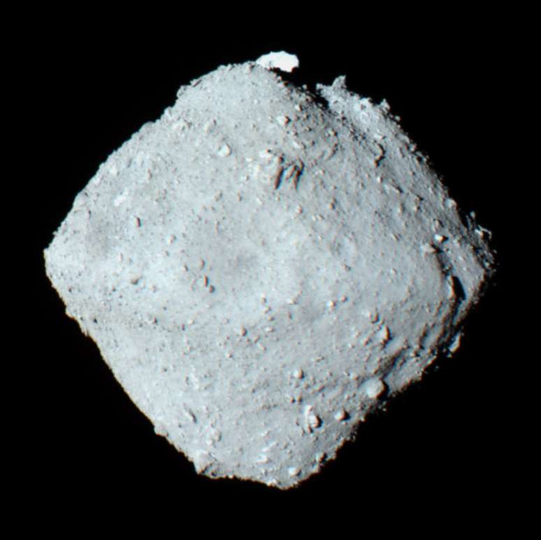 Asteroide Ryugu hoje fica a 97 mil quilômetros da Terra, o que é considerado próximo