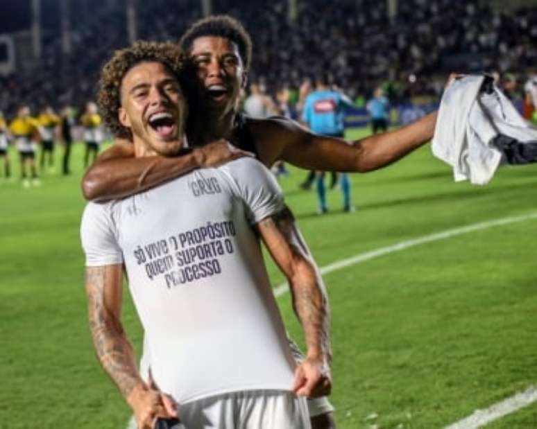 Figueiredo estampa na camisa a frase que virou um lema para ele no Vasco (Daniel Ramalho/Vasco)