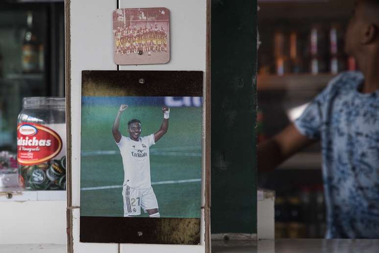 Foto do atacante Rodrygo em bar de Osasco