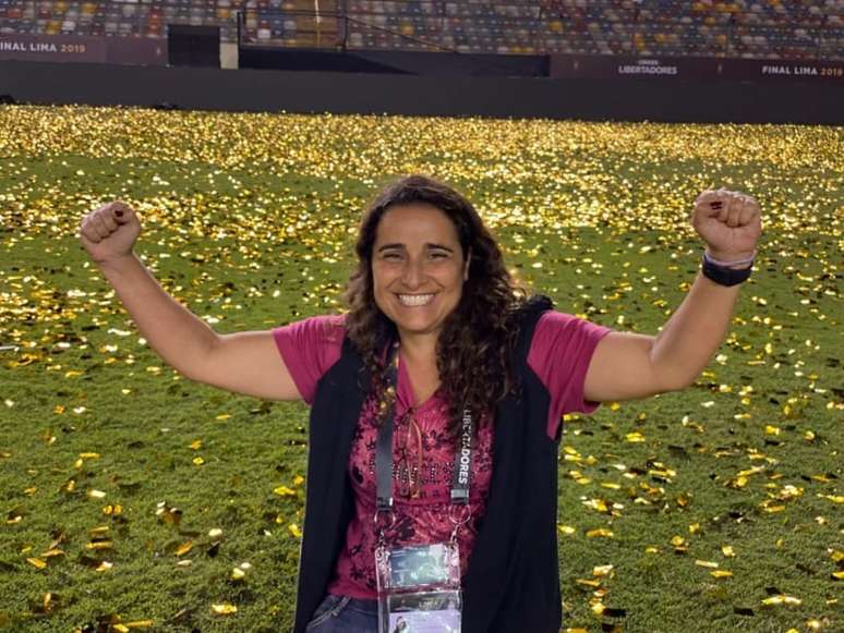 Luciana Zogaib narrou in loco as finais da Libertadores em 2019 e 2021 por rádio web (Foto: Acervo Pessoal)