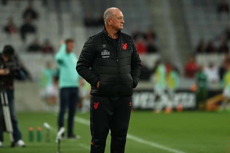 Felipão a beira do gramado em jogo contra o América-MG (Gustavo Oliveira/athletico.com.br)