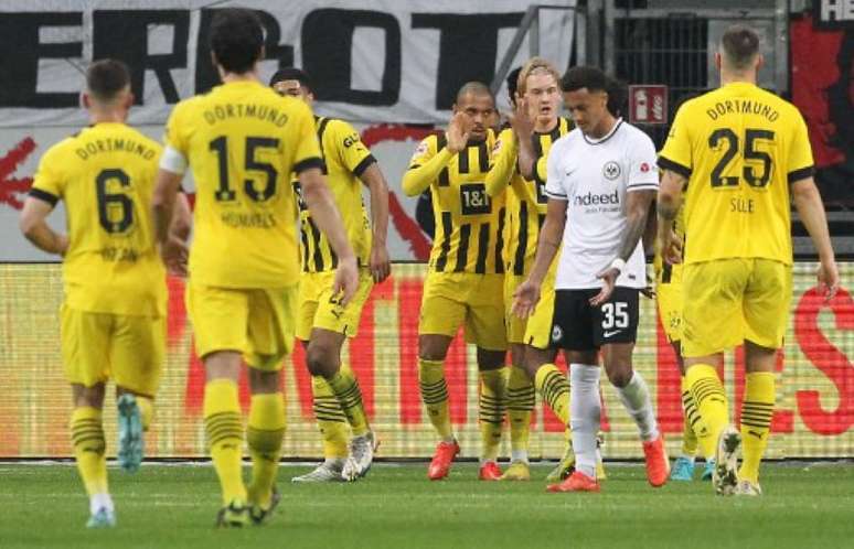 Gol de futsal, tá? 👏🏻 Bela triangulação do @Borussia Dortmund A @Bu