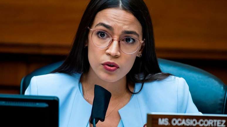 Alexandria Ocasio-Cortez tinha 29 anos quando se tornou a mulher mais jovem a ser eleita para o Congresso dos Estados Unidos, em 2018