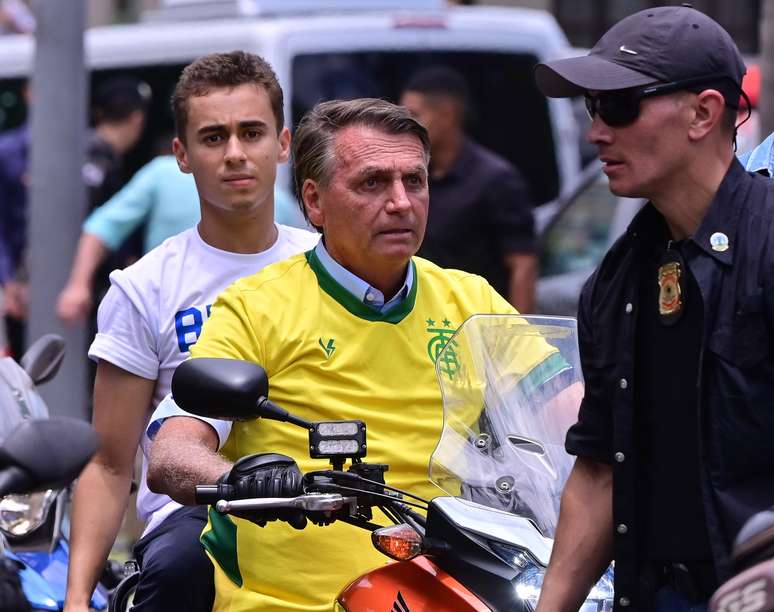 Jair Bolsonaro (PL) participa de motocarreata em Belo Horizonte, Minas Gerais