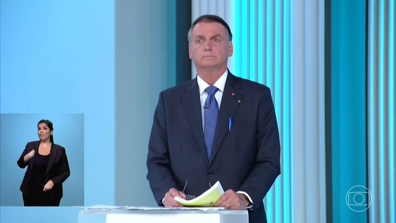 "O sistema está contra mim", diz Bolsonaro sobre TV Globo e STF