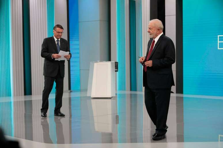 Lula e Bolsonaro durante debate na TV Globo