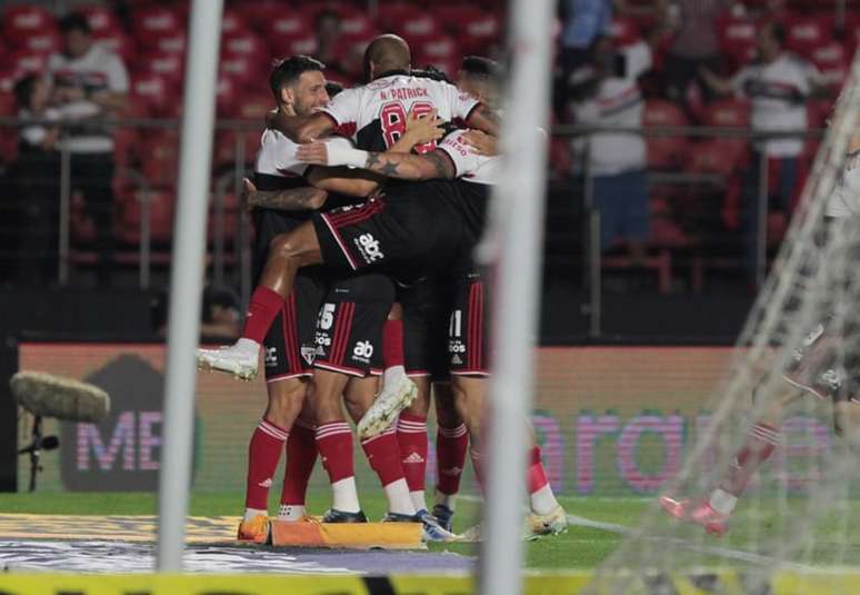 Jogadores do Tricolor comemoram gol marcado contra o Coritiba, semana passada (Foto: Rubens Chiri/São Paulo FC)