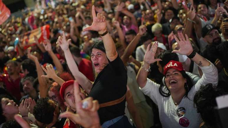 Eleitores de Lula comemoram a vit&oacute;ria