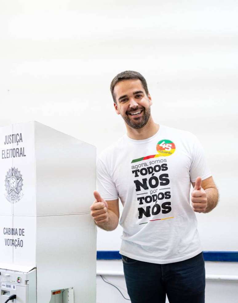 Eduardo Leite (PSDB) votou em Pelotas neste domingo, 30, e retornou a Porto Alegre para acompanhar a apuração.