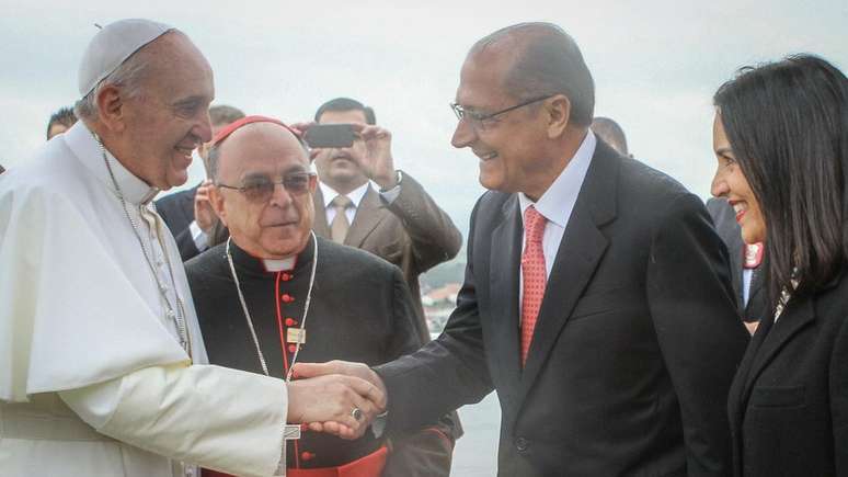 Católico, Alckmin recepcionou o papa Francisco (à esq.) em 2013