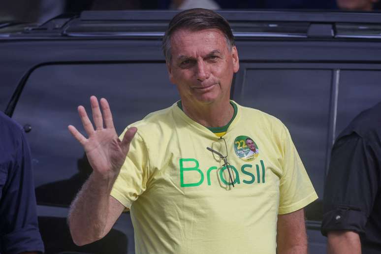 Bolsonaro vota em escola do Rio de Janeiro 