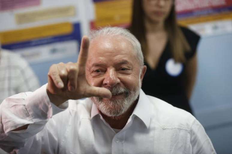 Lula vota em SBC e diz que eleição definirá 'modelo de Brasil'