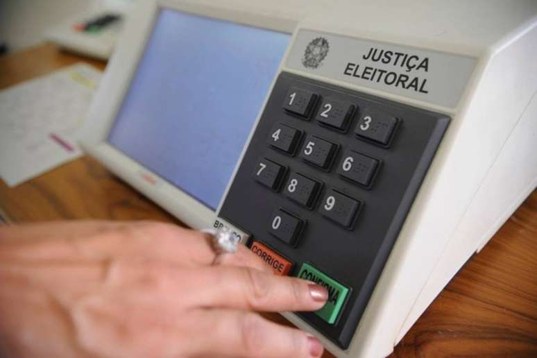 Eleitores foram às urnas neste domingo, 30, para o segundo turno das eleições.