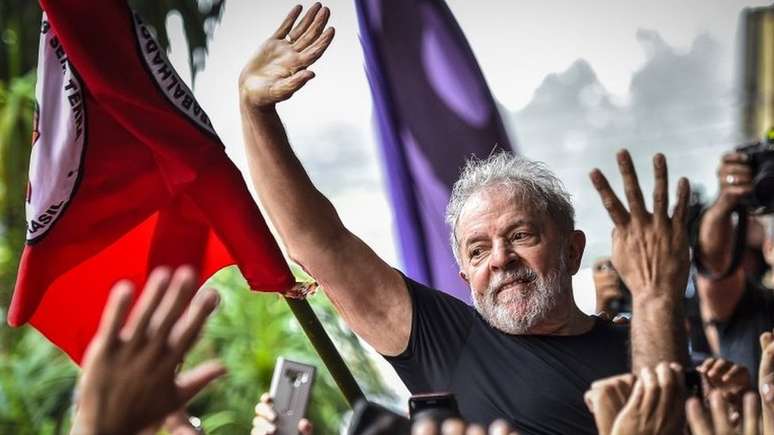 Fico lembra que Lula é o 'primeiro presidente eleito pelo voto direto três vezes' da história do Brasil