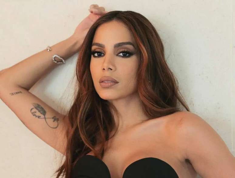 Após período um pouco menos ativa nas redes sociais, Anitta ressurge no Twitter para trazer reflexões sobre a corrida eleitoral neste domingo, 30.