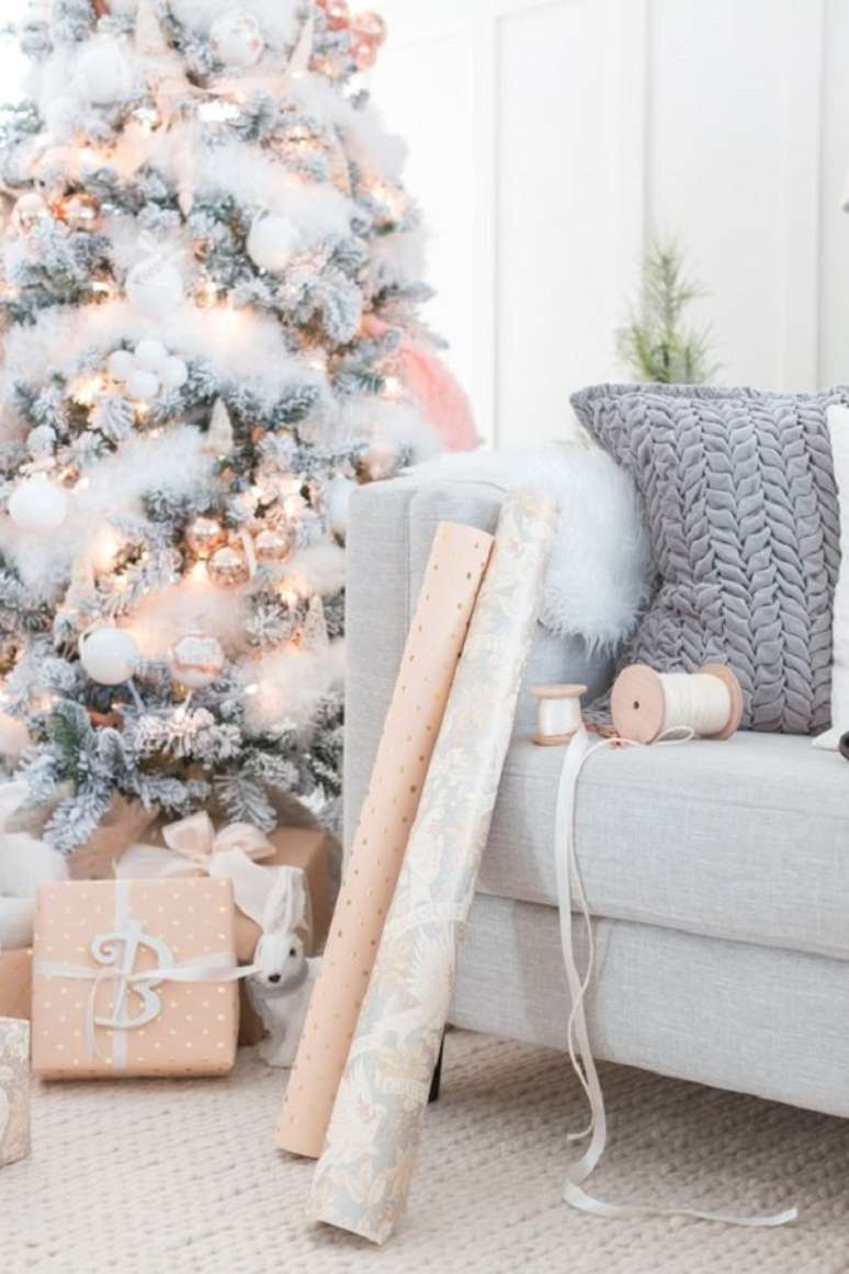 5. &Aacute;rvore de natal luminosa com efeito de neve &ndash; Foto Craft Berry Bush