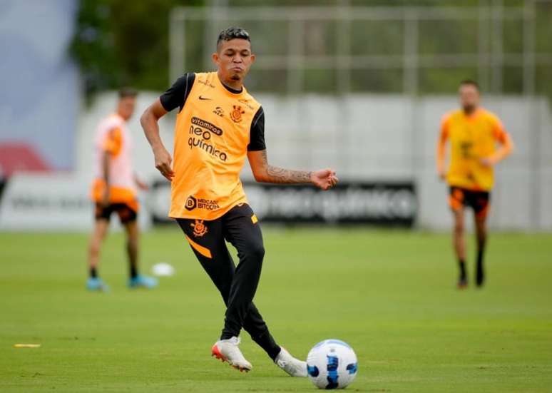 Enquanto se recuperava de uma lesão na coxa, Adson teve crise de apendicite (Foto: Rodrigo Coca/Ag.Corinthians)