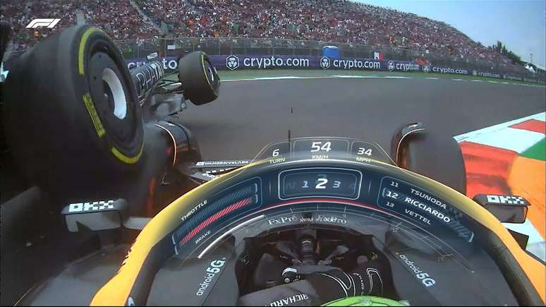 Ricciardo catapultou Tsunoda em briga por 11º lugar no México, mas dividiu parcela de culpa com japonês 