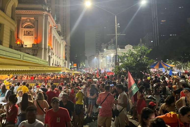 Eleitores de Lula (PT) comemoram vitória no Rio de Janeiro
