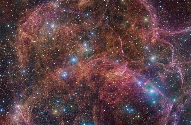 O 'famtasma" da supernova Vela em imagem do telescópio VLT Survey da ESO