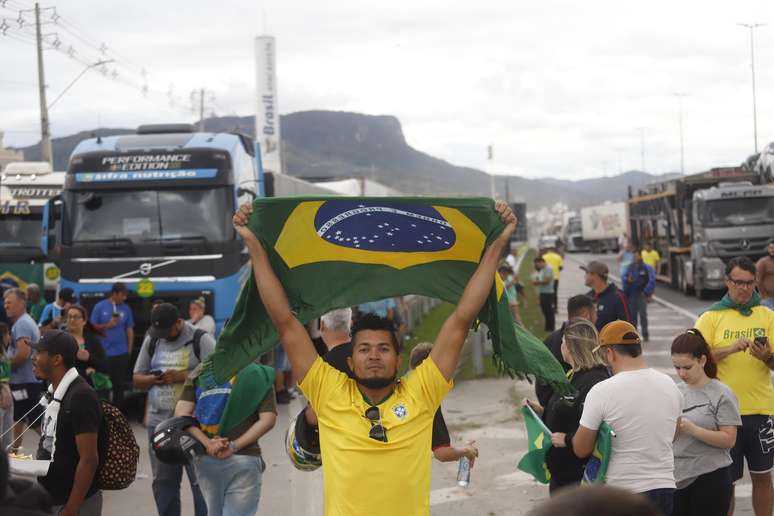 Em Santa Catarina, bloqueios feitos por caminhoneiros provocam congestionamentos desde a madrugada desta segunda-feira, 31.