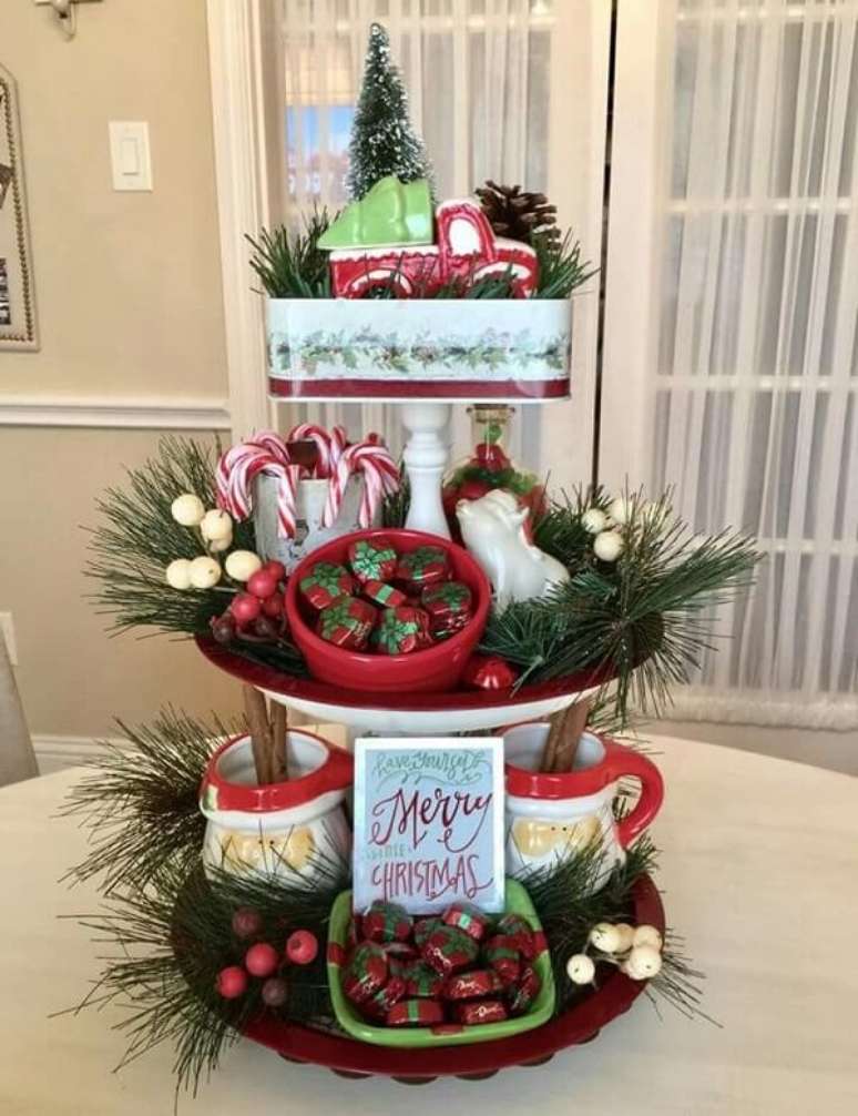 84. Arranjos de Natal para decora&ccedil;&atilde;o do centro de mesa &ndash; Fonte: Revista Artesanato