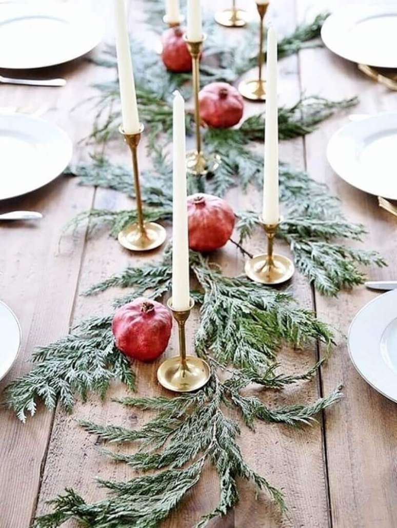 27. Ideia de decora&ccedil;&atilde;o r&uacute;stica com arranjos de natal f&aacute;ceis de fazer &ndash; Foto: Natasha&rsquo;s Way