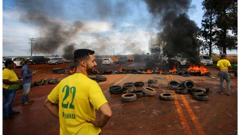 "Caso o resultados das urnas seja diferente daquilo que nossos olhos veem, iniciará no Brasil uma grande paralisação", afirmou caminhoneiro em vídeo antes do segundo turno