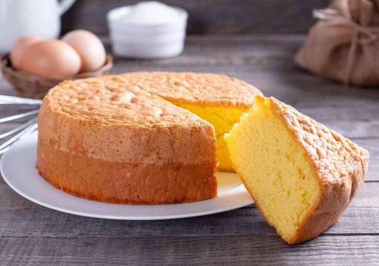 Fácil de fazer e delicioso, o bolo de iogurte fofinho – Foto: Shutterstock