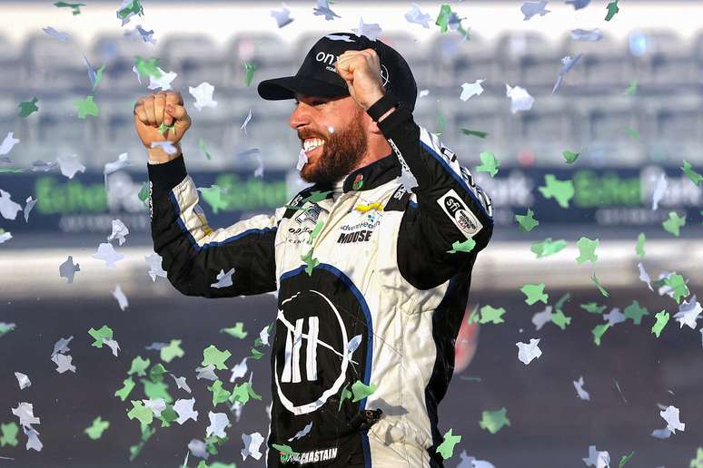 Ross Chastain garantiu classificação para a final da Nascar com manobra que surpreendeu até sua própria equipe 