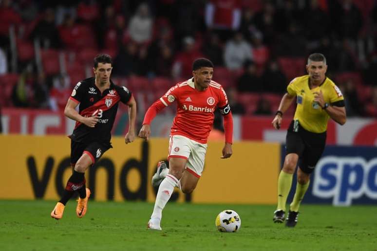 Taison não encara o América-MG neste meio de semana (Foto: Ricardo Duarte / Internacional)