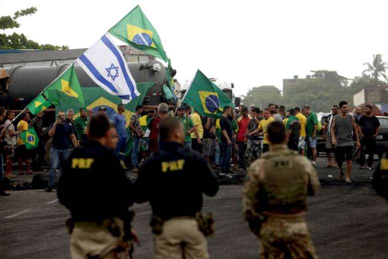 Caminhoneiros bolsonaristas fizeram bloqueio em Itaboraí
