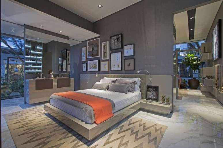 19. Quarto com tapete com estampa moderna e cama oriental casal. Fonte – Joia Bergamo