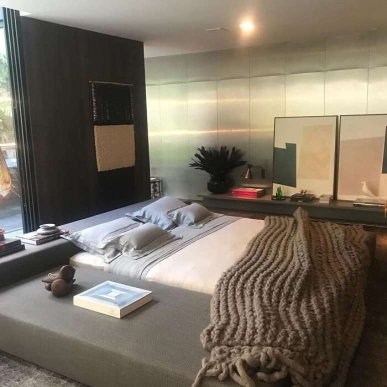 18. Quarto de casal aconchegante com cama oriental. Fonte – Fra Acosta Interiores