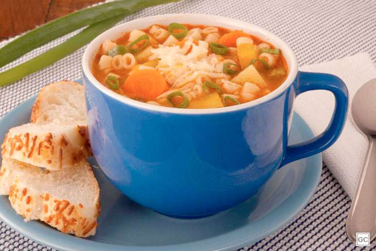 Sopa de legumes com macarrão – Foto: Guia da Cozinha