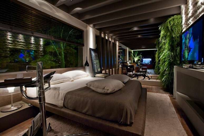 55. Jardim vertical e cama de casal oriental. Fonte – Decoratorist