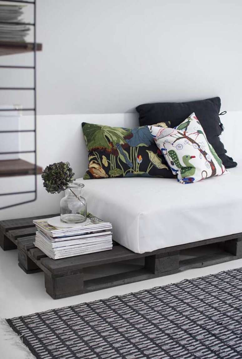 65. Cama oriental de solteiro feito com pallets. Fonte – Decor Fácil