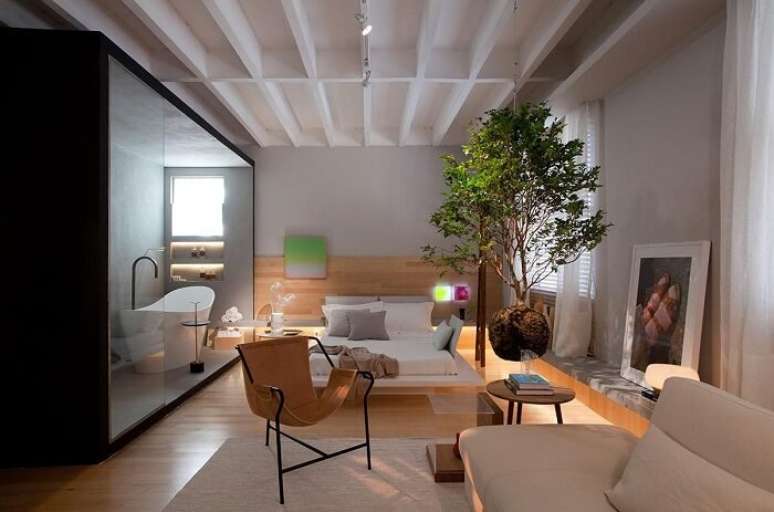 56. Dormitório com banheira e cama oriental casal. Fonte – Nildo José