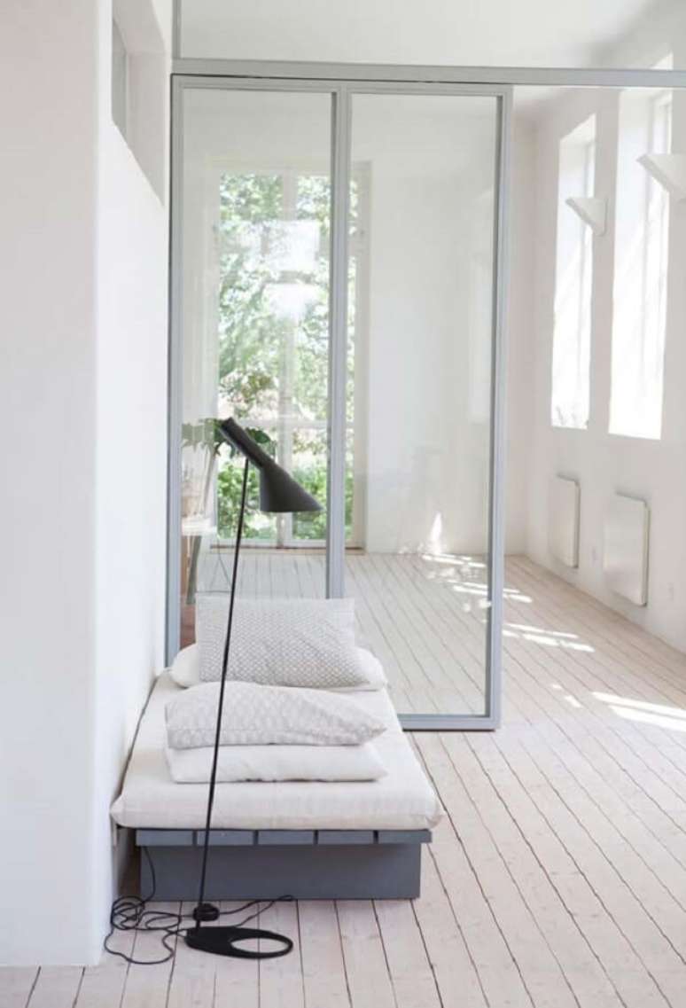 64. Cama oriental de solteiro com base simples. Fonte – Decor Fácil