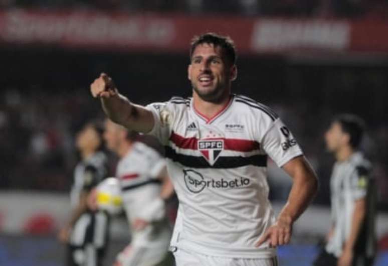 Calleri foi autor de dois gols no empate com o Atlético-MG (Foto: Rubens Chiri / saopaulofc.net)