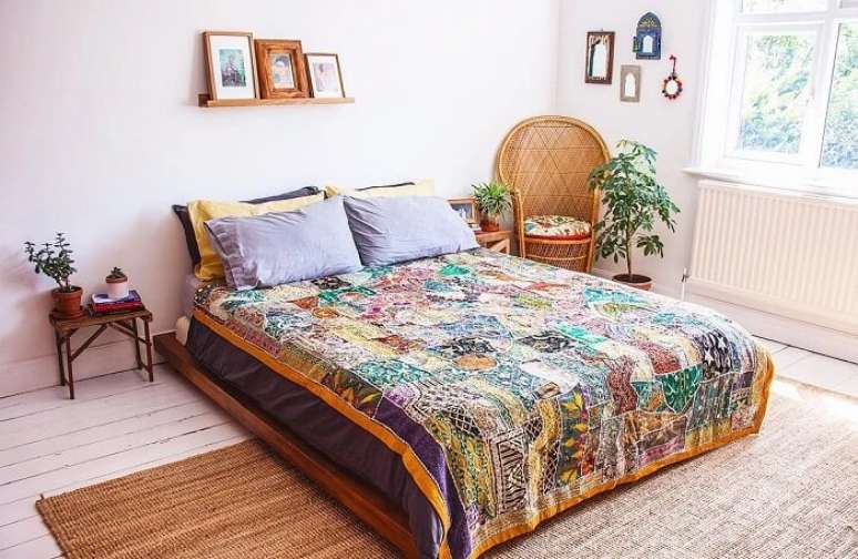 80. Quarto de casal com cama oriental. Fonte: Frida Florentina