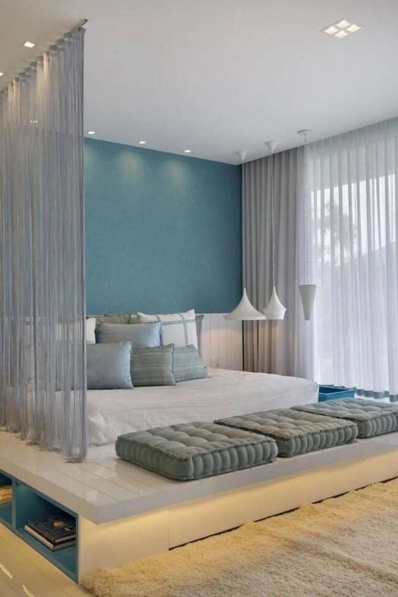 78. A almofada futton complementa a decoração do quarto com cama oriental. Fonte – Claudia Pimenta e Patricia Franco