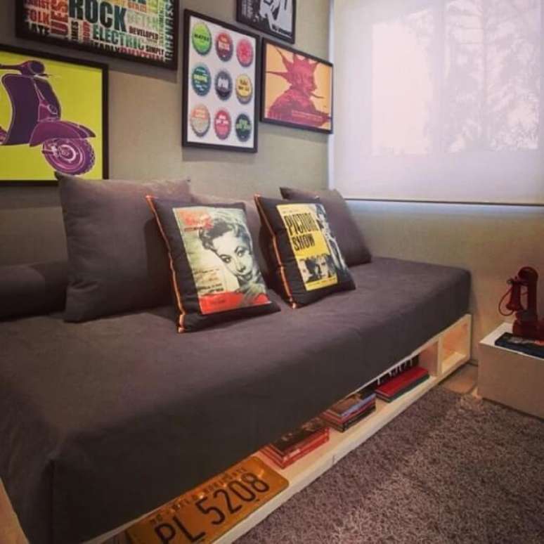 67. Cama oriental com nichos que auxiliam na organização do quarto. Fonte – Luciana Lage Arquitetura