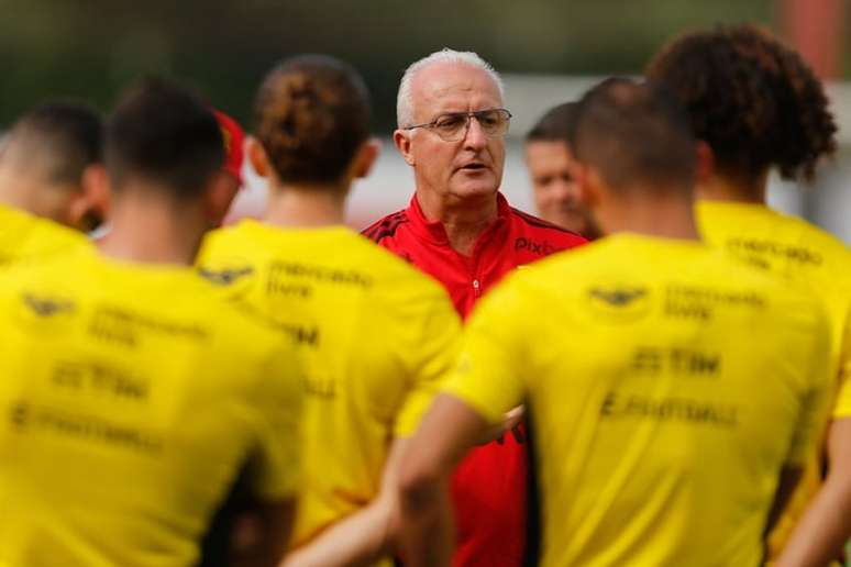 O técnico Dorival Júnior durante atividade no Ninho do Urubu (Foto: Gilvan de Souza/Flamengo)