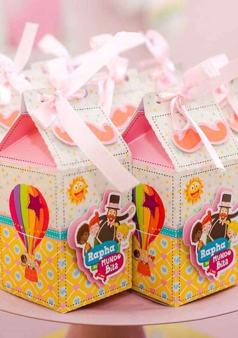 7. Caixinhas personalizadas para lembrancinhas de festa Mundo Bita Rosa &ndash; Foto: Casa e Festa