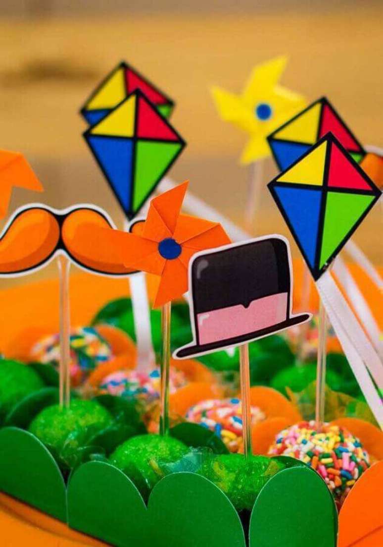 48. Lembre-se dos detalhes dos desenhos para garantir uma decora&ccedil;&atilde;o festa Mundo Bita ainda mais bonita &ndash; Foto: Pinterest