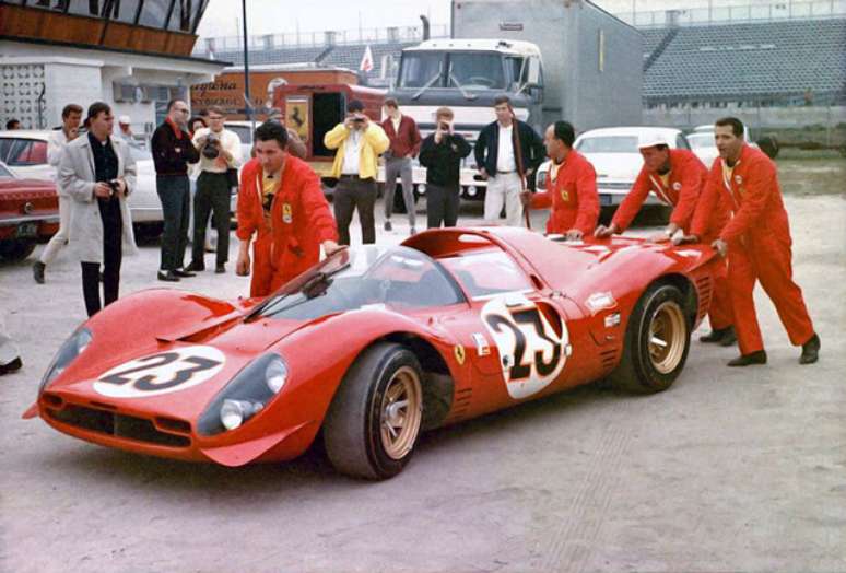 A Ferrari 330 P4, que disputou várias corridas de longa duração, também saiu das ideias de Forghieri