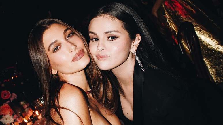 Selena gomez fala sobre foto com hailey bieber